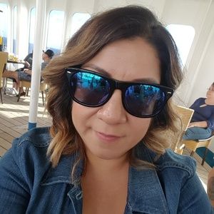 Meet your Posher, Crystal